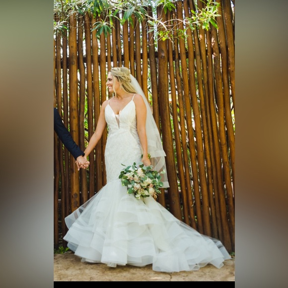 LAZARO #3704 WEDDING DRESS - Picture 6 of 7